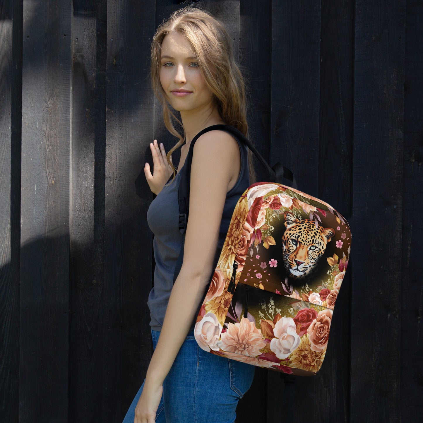 Draagtas: "Wild Bloom – Rugzak met Luipaardkop en Bloemen door Evy's Bloom Art" - Evy's Bloom Art