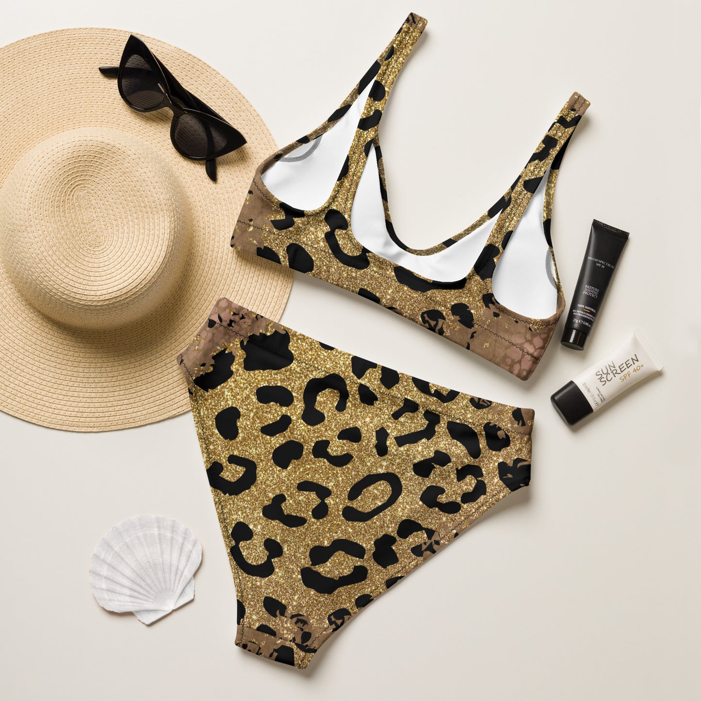 Badmode: "Wild Luxe - Beige & Bruine Luipaard Bikini met Gouden Accenten van Evy's Bloom Art" - Evy's Bloom Art