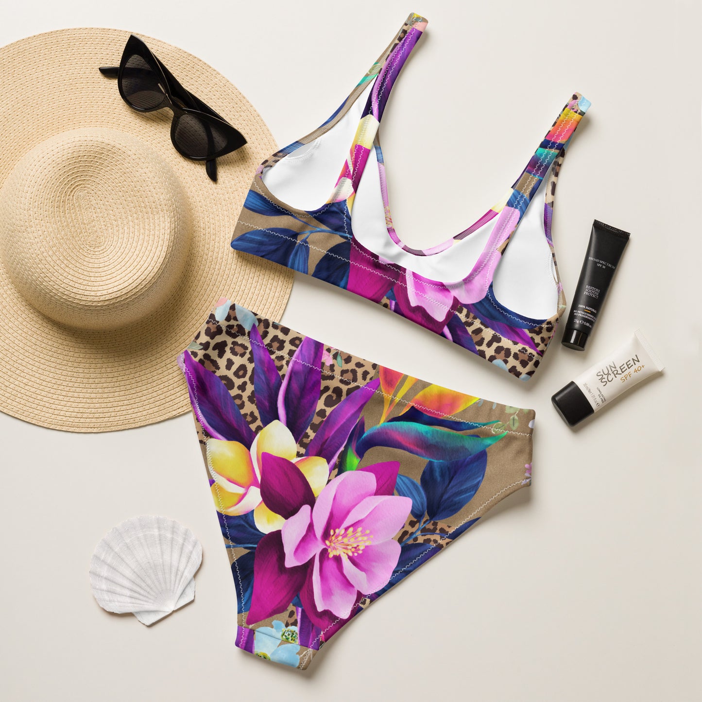 Badmode: "Wild Bloemenpracht Bikini - Elegantie en Stijl door Evy's Bloom Art" - Evy's Bloom Art