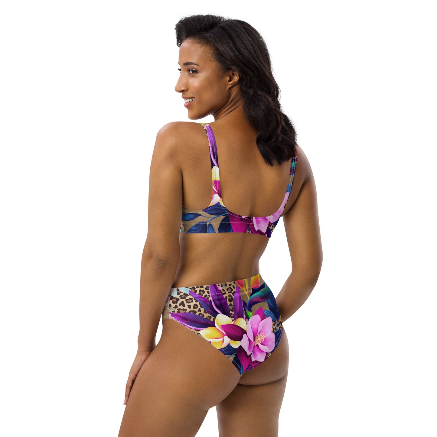 Badmode: "Wild Bloemenpracht Bikini - Elegantie en Stijl door Evy's Bloom Art" - Evy's Bloom Art