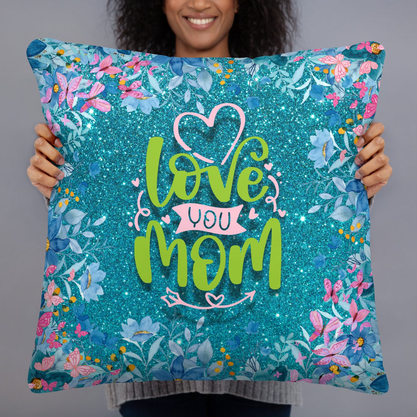 Sierkussens voor haar: "Love You Mom" - Elegant Turquoise Kussen met Bloemen en Vlinders - Evy's Bloom Art