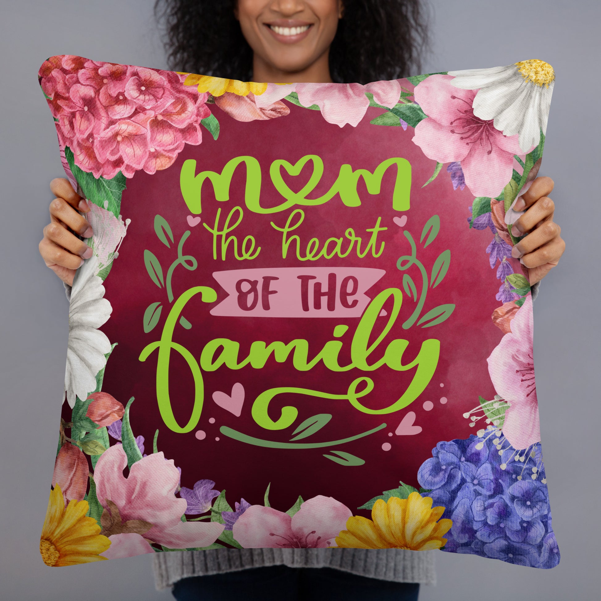 Sierkussens voor haar: "Mom, the Heart of the Family" - Luxe Kussen - Evy's Bloom Art