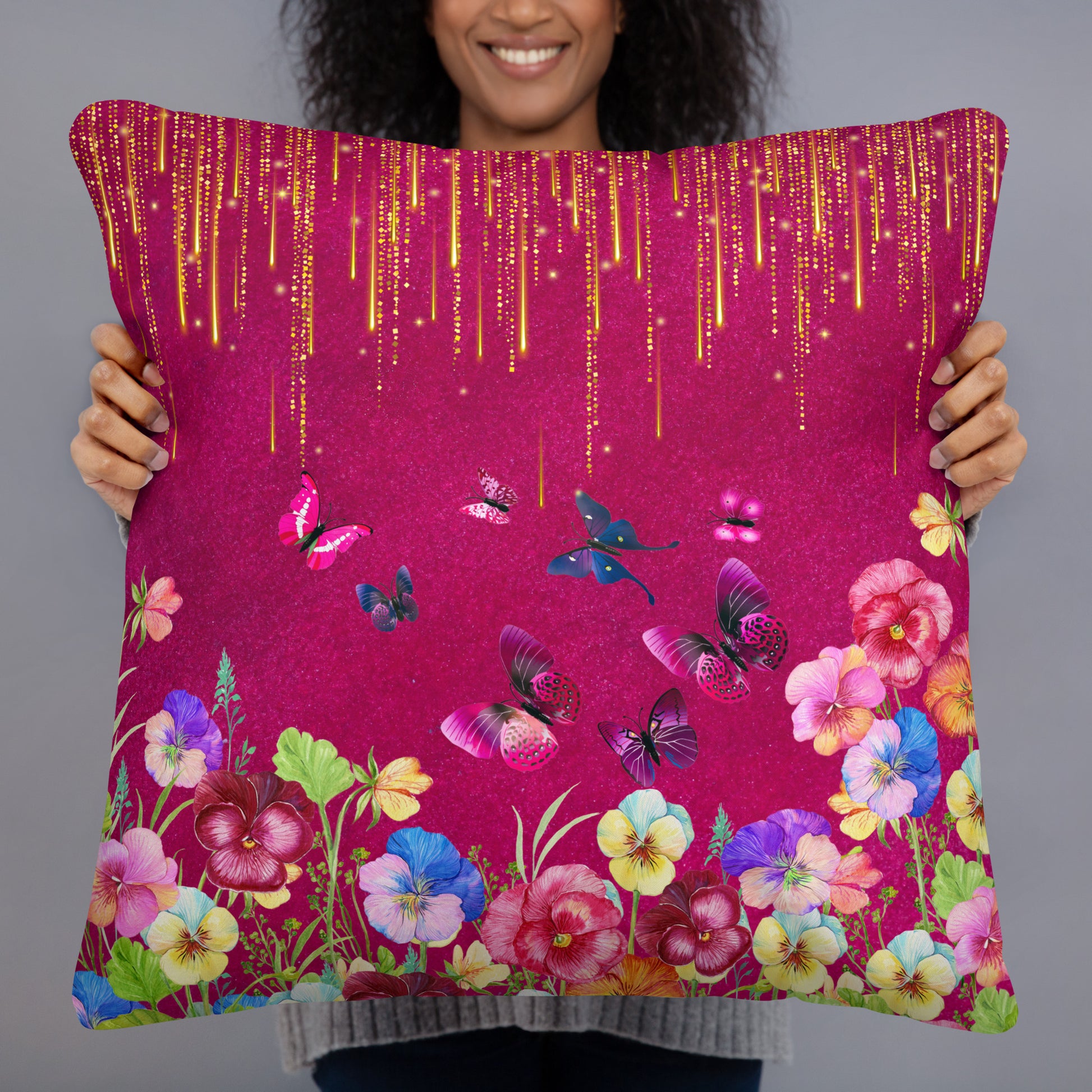Sierkussens: "Elegantie in Bloei - Luxe Kussens met Vlinders en Gouden Accenten" - Evy's Bloom Art
