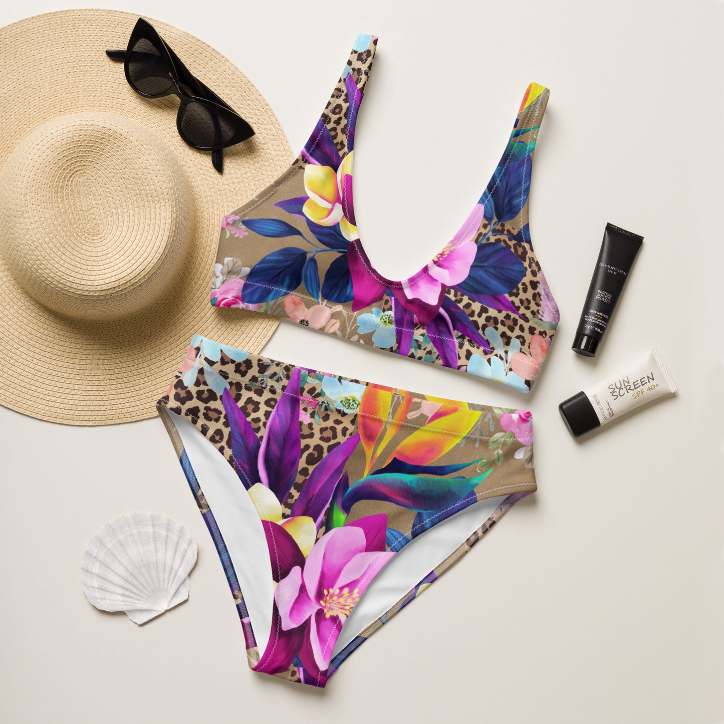 Badmode: "Wild Bloemenpracht Bikini - Elegantie en Stijl door Evy's Bloom Art" - Evy's Bloom Art